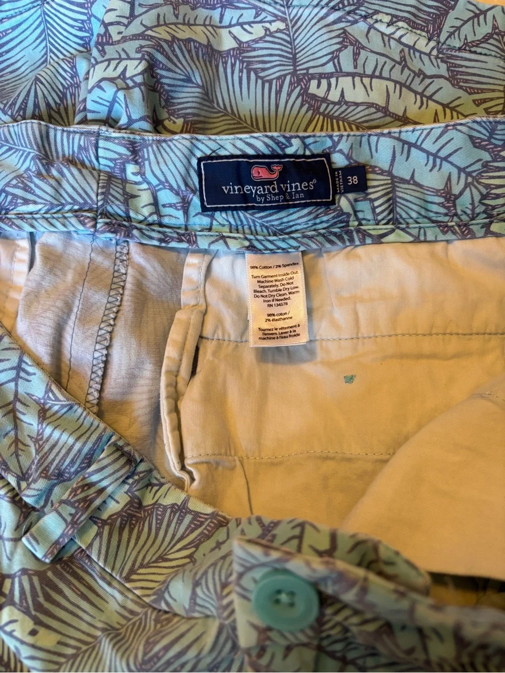 Vineyard Vines - Men’s Mint & Light Blue Palm Print Shorts. Size 38. Pockets!